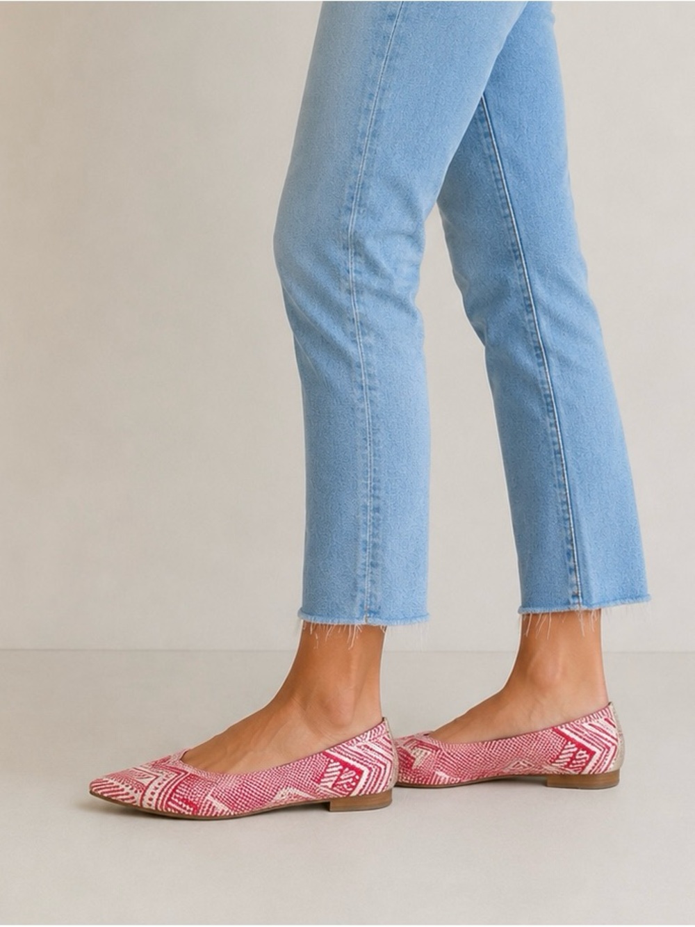 Women’s Red Patterned Pointed-Toe Flats